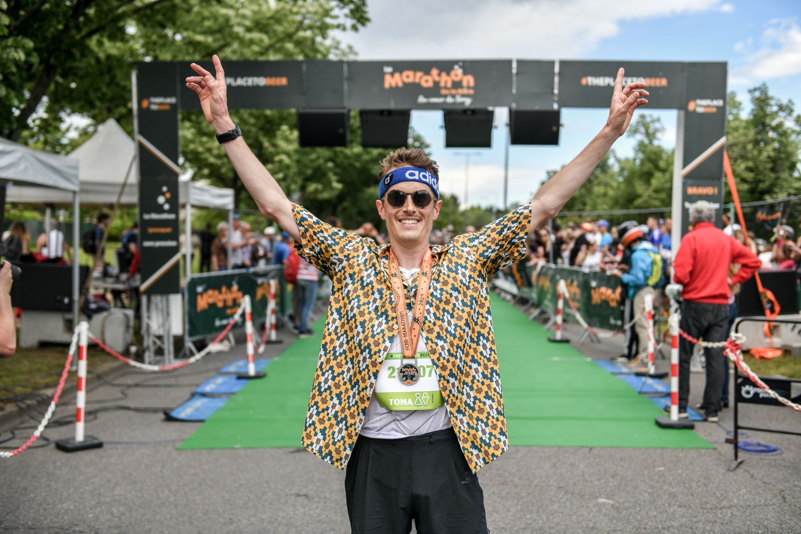 Coureur célébrant la fin de la course